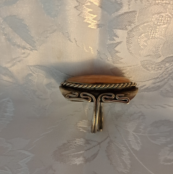 Light amber stone, silver tone adjustable ring. - Picture 2 of 4